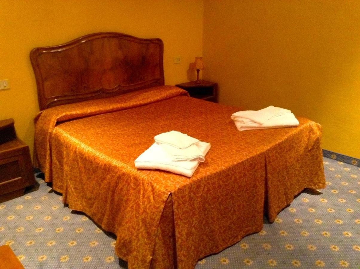 Albergo Ristorante Da Carlino Castelnuovo di Garfagnana Cameră foto